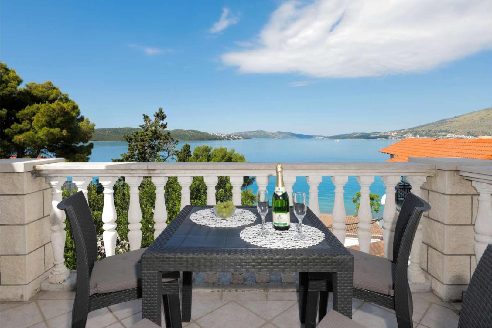 Apartments Lovric Trogir Exterior foto
